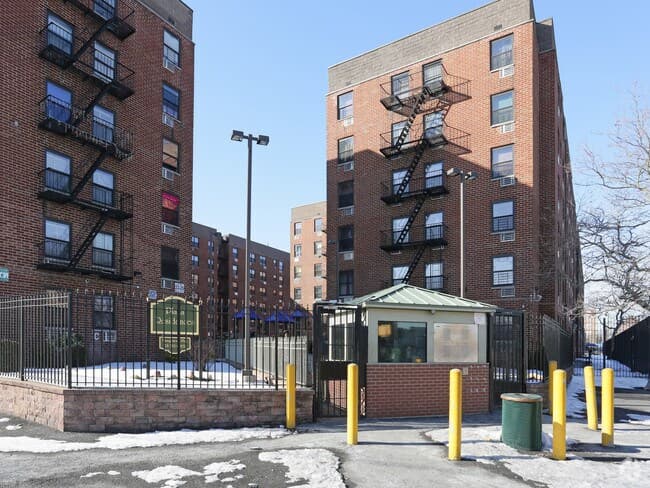 3BR apartment in Brownsville